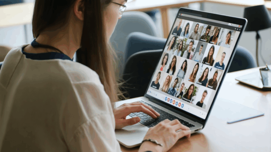 Les Meilleures Formations en Alternance pour Se Lancer dans le Secteur de la Communication