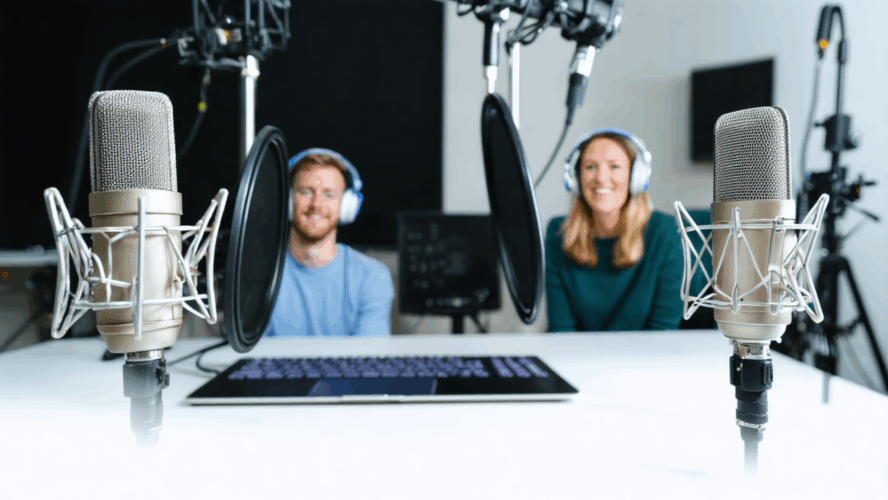 Les podcasts incontournables pour maîtriser l&rsquo;anglais en 2025